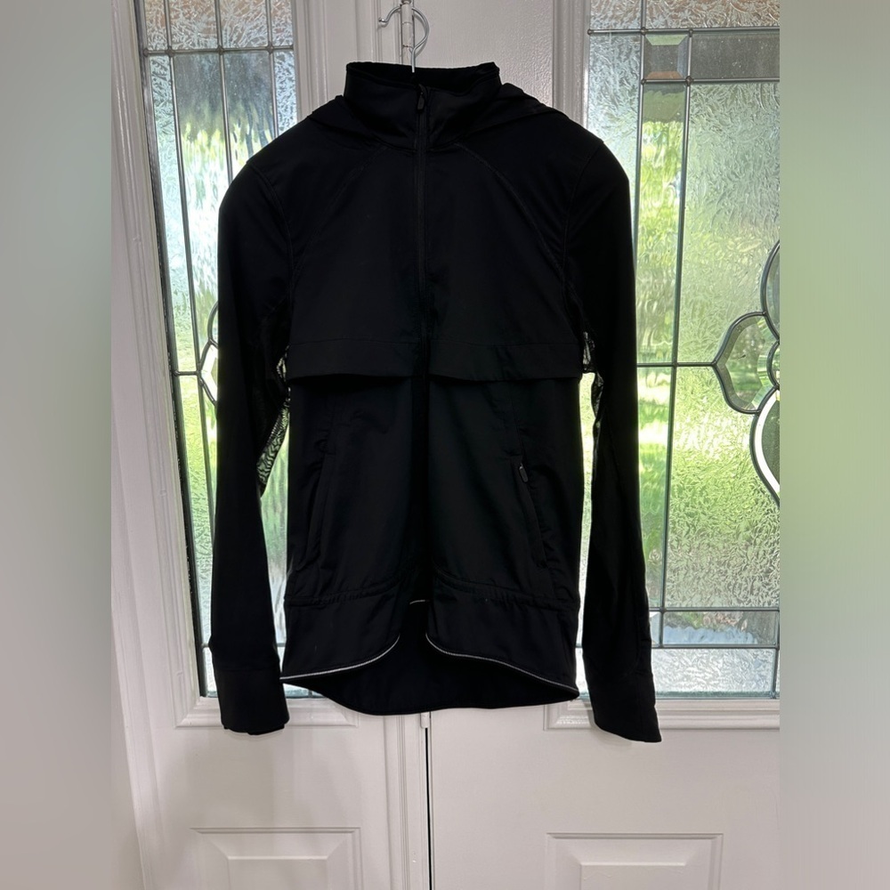 Lululemon Kicking Asphalt Jacket in 
Black size 4